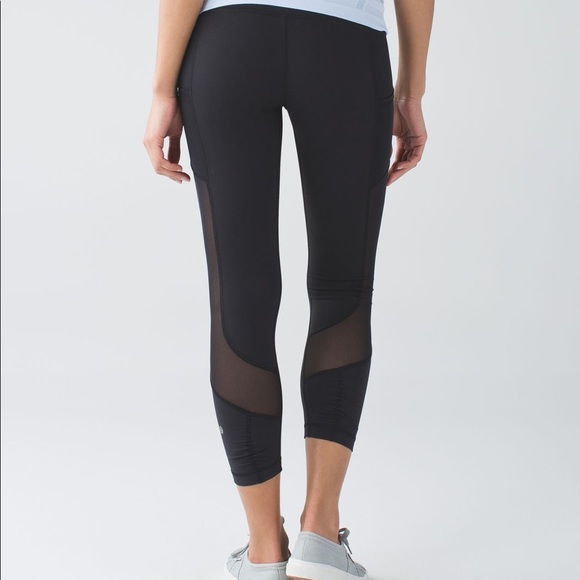 Lululemon Seek the Heat Crop Black Size 2 - Picture 4 of 5